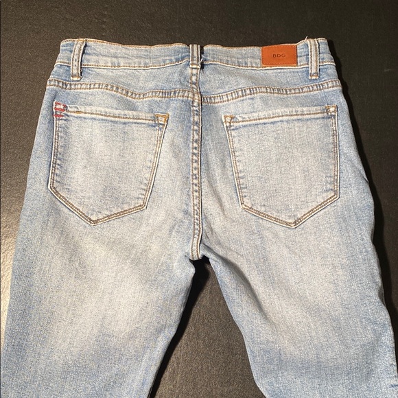 BDG Urban Outfitters Blue Mid Rise Twig Ankle Jeans • Ripped Distressed Cropped - Picture 4 of 9